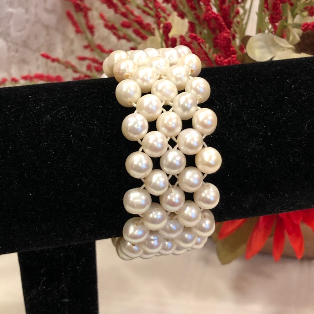 Pearl Stretch Bracelet